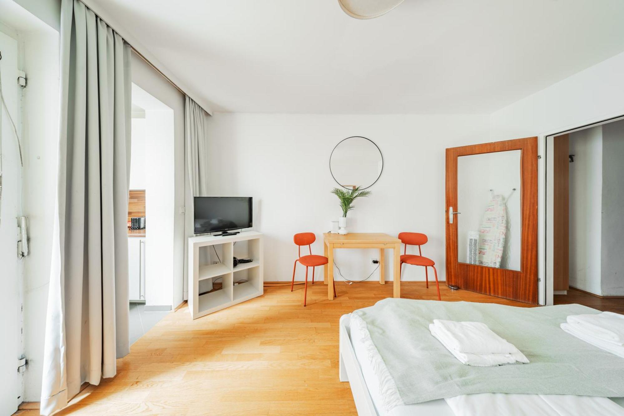 Studio Next To Karlskirche Wina Bagian luar foto